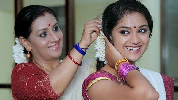 അമ്മ എന്ന നിലയിൽ എനിക്കൊരു പിഴവ് പറ്റി; പൊട്ടിക്കരഞ്ഞ് മകൾ കീർത്തി സുരേഷിനോട് മാപ്പ് പറഞ്ഞ് നടി മേനക സുരേഷ്