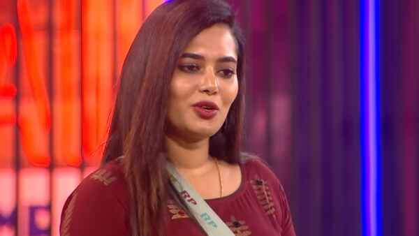 “നീ പുറത്തിറങ്ങാൻ കാത്തിരിക്കുകയായിരുന്നു ഞങ്ങൾ''... കമന്റ് ബോക്സ് ഓഫ് ചെയ്ത് രമ്യ