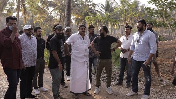 മലയാള സിനിമയിലെ രാവണനാണ് അദ്ദേഹം, സാജിദ് യാഹിയയുടെ കുറിപ്പ് വൈറല്‍