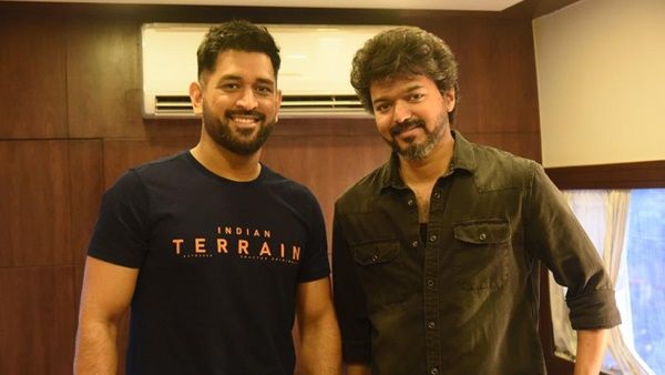 'തലയും ദളപതിയും' ഒരുമിച്ച്, വിജയ്-ധോണി കൂടിക്കാഴ്ചയുടെ ചിത്രങ്ങള്‍ ആഘോഷമാക്കി ആരാധകര്‍