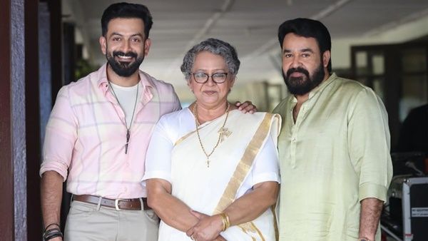 'നിങ്ങളുടെ അമ്മ പലതവണ എന്നെ സ്‌കൂളിലേക്ക് കൊണ്ടു പോയിട്ടുണ്ട്'; മോഹന്‍ലാലിന്റെ കുട്ടിക്കാലം ഓര്‍ത്ത് മല്ലിക