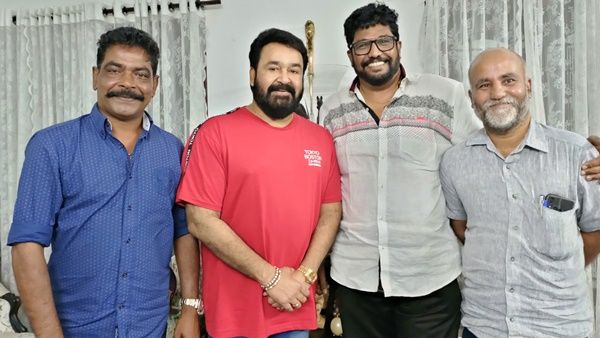 '12 വര്‍ഷങ്ങള്‍ക്ക് ശേഷം ഞാനും ഷാജിയും ഒന്നിക്കുന്നു'; ഷാജി കൈലാസ് ചിത്രവുമായി മോഹന്‍ലാല്‍