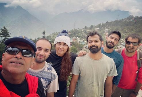 പ്രണവിനും സംഘത്തിനുമൊപ്പം മലകൾ കയറി വിസ്മയ