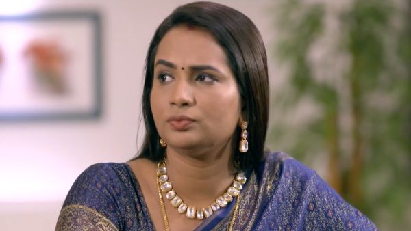 'സിദ്ധാർഥിന്റെ ജീവിതത്തിൽ വീണ്ടും കയറിപറ്റാൻ സുമിത്രയ്ക്കെതിരെ കരുക്കൾ നീക്കി വേദിക'