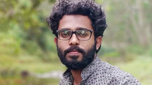 മുട്ടക്കടക്കാരന്റെ മോനൊന്നും പങ്കെടുക്കണ്ട! വൈറ്റില ഹബ്ബിലിരുന്ന് കണ്ണ് നിറഞ്ഞാണ് ആ പരീക്ഷകള്‍ക്ക് പഠിച്ചത്!