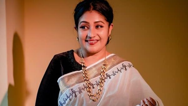 എല്ലാവരും എന്നെ പറ്റി വിചാരിച്ചിരിക്കുന്നത് ഇങ്ങനെ, ചോദിക്കാറുമുണ്ട്, ഞാൻ ആ ടൈപ്പല്ലെന്ന് തെസ്നി