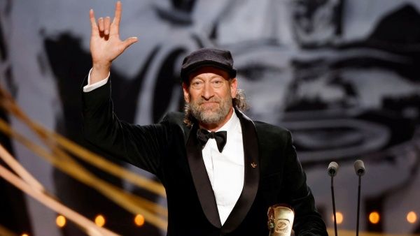 'കേൾവിയും സംസാരശേഷിയുമില്ല'; പരിമിതകൾ മറികടന്ന് ഓസ്കർ നേട്ടത്തിന്റെ തിളക്കത്തിൽ ട്രോയ് കോഡ്‌സുർ!