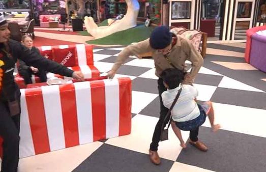 കേണലായി അഖിൽ, ഭീകരനായി സൂരജ്; വീക്കിലിടാസ്ക്കിൽ പ്രേക്ഷകരെ ചിരിപ്പിച്ച് മത്സരാർത്ഥികൾ