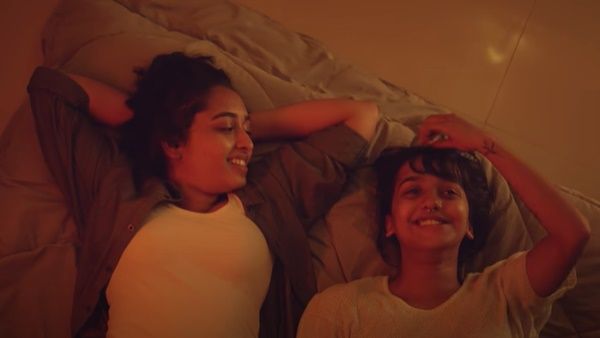 രണ്ട് പെണ്‍കുട്ടികള്‍ പ്രണയിക്കുന്നതില്‍ അസാധാരണമായി ഒന്നുമില്ല! തരംഗമായി ന്യു നോര്‍മല്‍!