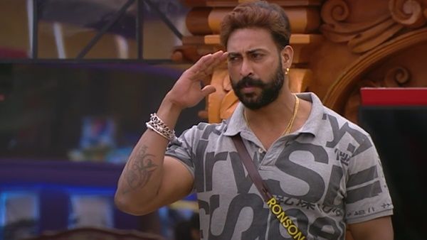 സ്വയം ബുദ്ധിമാന്‍ എന്ന് വിളിച്ചു കൂവി നടക്കുന്ന മണ്ടന്മാര്‍ക്കിടയില്‍ സ്വയം മണ്ടന്‍ എന്ന് പറയുന്ന ബുദ്ധിമാന്‍