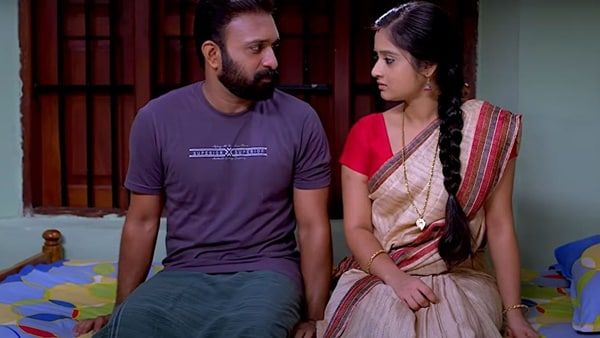 'ഇങ്ങനെ രണ്ടിടത്താണ് കിടപ്പെങ്കില്‍ പ്രാര്‍ത്ഥിക്കാനല്ലേ പറ്റൂ'; ശിവേട്ടനെ നൈസായി ട്രോളി അഞ്ജലി