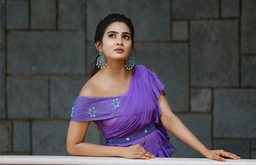 ചുംബന രംഗത്തിൽ അഭിനയിക്കാൻ പറഞ്ഞപ്പോൾ എനിക്ക് അറിയില്ല, അമ്മ വഴക്ക് പറയുമെന്ന് അതിഥി പറഞ്ഞു; സുരാജ്