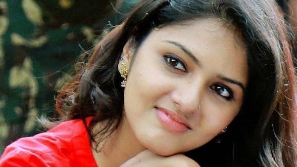 അയ്യോ ഇപ്പൊ എന്നെ ആർക്കും വേണ്ടേ; ട്രോളന്മാരോട് ഗായത്രി സുരേഷ്
