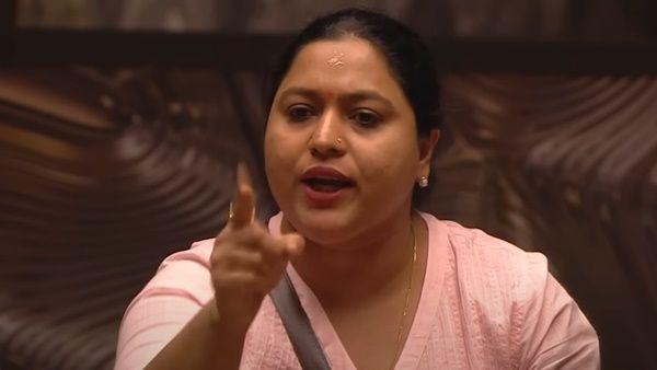 ലക്ഷ്മി പ്രിയ പുറത്താകാന്‍ പാടില്ല; നാട്ടിന്‍പുറത്തെ വീട്ടമ്മമാരുടെ പ്രതീകം; കുറിപ്പ് വൈറല്‍