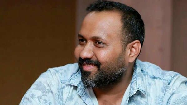 ഒമര്‍ ലുലു പറഞ്ഞത് അസത്യം, ഫോണ്‍ റെക്കോര്‍ഡുണ്ട്; സംവിധായകന് മറുപടിയുമായി വാഴൂര്‍ ജോസ്