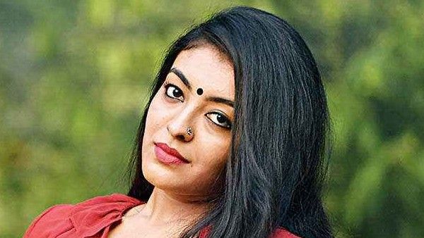 ആ രം​ഗങ്ങളെ പറ്റി ആരും പറയുന്നില്ല; ഇനിയും ചെയ്യും; ഉടലിലെ ചുംബന രം​ഗങ്ങളെക്കുറിച്ച് ദുർ​ഗ കൃഷ്ണ