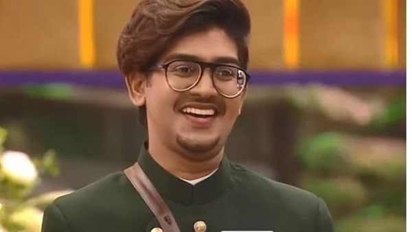റിയാസ് പുറത്തായപ്പോൾ മറ്റുള്ളർ എഴുന്നേറ്റ് നിന്ന് അവനെ വരവേറ്റ സീന്‍ മതി അവന്റെ റേഞ്ച് മനസിലാക്കാൻ,കുറിപ്പ്