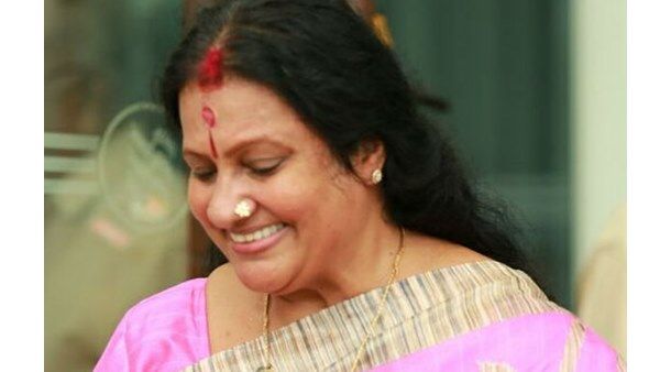 'ഞങ്ങൾ പ്രണയത്തിലാണോയെന്ന് ചോദിച്ചിട്ടുണ്ട്, അവസാനമായി കാണാൻ ശശിയേട്ടൻ സമ്മതിച്ചില്ല'; ജയനെക്കുറിച്ച് സീമ