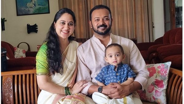 അവിടെയെത്തി പതിനഞ്ച് മിനുറ്റില്‍ പ്രസവിച്ചു; ആ വേദന എനിക്ക് അനുഭവിക്കേണ്ടി വന്നിട്ടില്ലെന്ന് നടി മിയ ജോര്‍ജ്