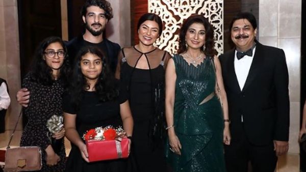 തെറ്റിപ്പിരിഞ്ഞ് പോയ കാമുകന്‍ ദേ കൂടെ നില്‍ക്കുന്നു; സുസ്മിതയുടെയും മക്കളുടെയും കൂടെ കാമുകനായ റോഹ്മാനും