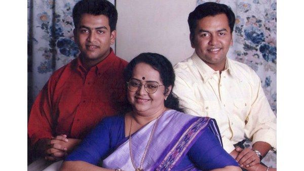 സുകുവേട്ടന്‍ ജീവിച്ചിരുന്നെങ്കില്‍ മക്കളും ഒപ്പമുണ്ടാവും; അവരെ പഠിപ്പിച്ചത് താനാണെന്ന് മല്ലിക സുകുമാരൻ