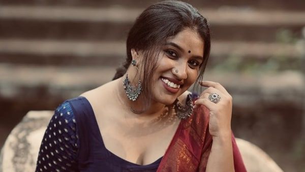 കവിള് നീറാന്‍ തുടങ്ങി, കണ്ണില്‍ നിന്നും വെള്ളം വന്നു; അപ്പനിലെ ഷീലയായി തിളങ്ങി രാധിക