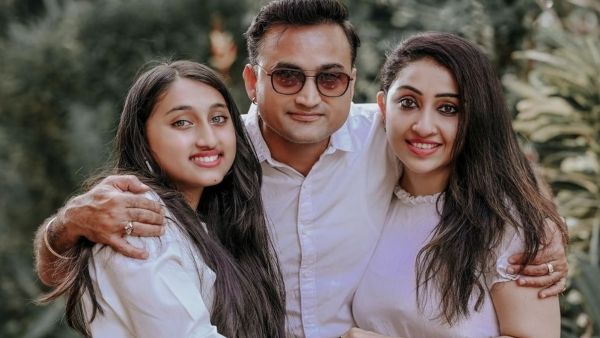 'ഭർത്താവാണെന്ന് പറയില്ല... ചേട്ടനൊപ്പം നിൽക്കുന്ന അനിയത്തിമാരെപ്പോലെയുണ്ട്'; നിത്യയുടെ കുടുംബചിത്രം വൈറൽ!