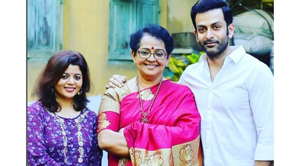 എന്റെ പഴയ സാരി കൊണ്ട് ഷര്‍ട്ടാക്കിയാലും പൃഥ്വി ഇടും; പക്ഷേ കാറിന്റെ കാര്യം അങ്ങനെയല്ലെന്ന് മല്ലിക സുകുമാരന്‍