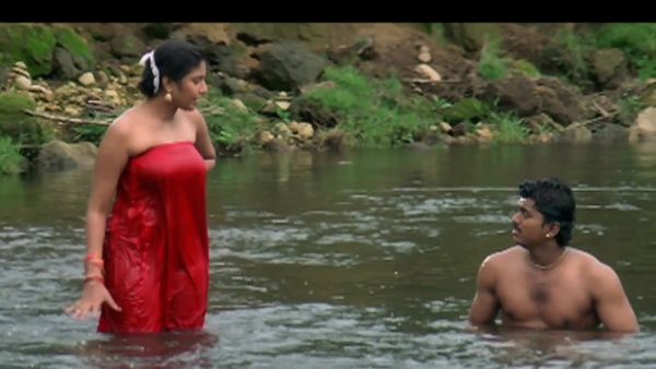 വിജയുടെ കൂടെ പുഴയില്‍ കുളിക്കുന്ന സീനാണ്; ആ രംഗം ചിത്രീകരിച്ചപ്പോഴുണ്ടായ അനുഭവത്തെ കുറിച്ച് നടി സംഗവി