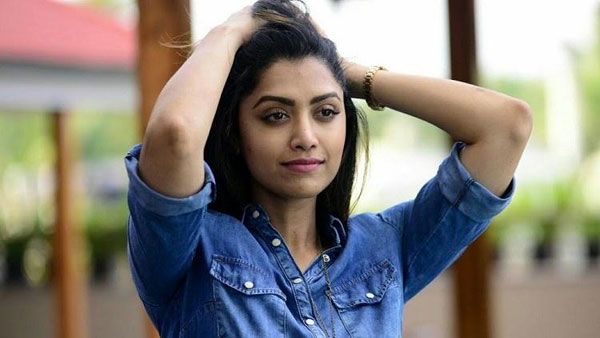 കാര്‍ നിയന്ത്രണം വിട്ട് മുന്നിലേക്ക് വീണു, പൊടി കൊണ്ട് ഒന്നും കാണാനായില്ല; ഭാഗ്യത്തിന് രക്ഷപ്പെട്ട മംമ്ത