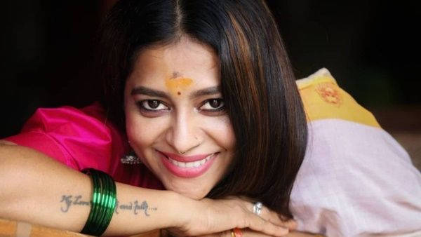 'നോ' കഞ്ചാവ് കേസില്‍ കുടുക്കി, സിനിമാ സ്റ്റൈലില്‍ പണിതവനെ പിടികൂടി; ശോഭ വിശ്വനാഥ് ബിഗ് ബോസില്‍!