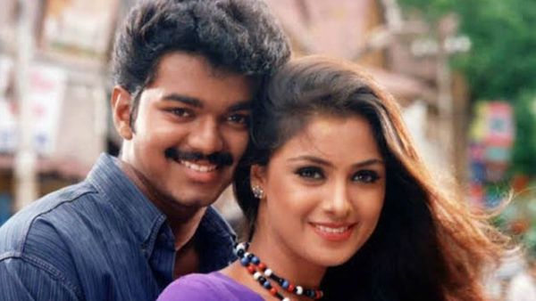 ഗ്ലാമറായി അഭിനയിക്കുന്ന സിമ്രാന്‍ വേണ്ട!, വിജയുടെ നായികയായി അന്ന് സിമ്രാന്‍ വന്നതിനെ പറ്റി സംവിധായകന്‍