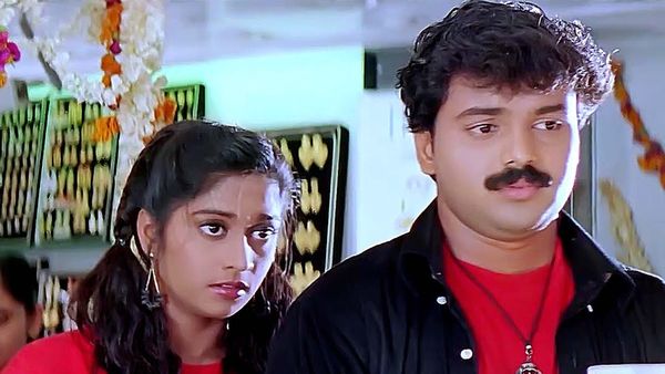 കുഞ്ചാക്കോ ബോബനും ശാലിനിയും എടാ എന്ന് വിളിക്കുന്നിടത്ത് കൂവലാണ്! പടം പൊട്ടിയെന്ന് തന്നെ കരുതി, പിന്നെ നടന്നത്