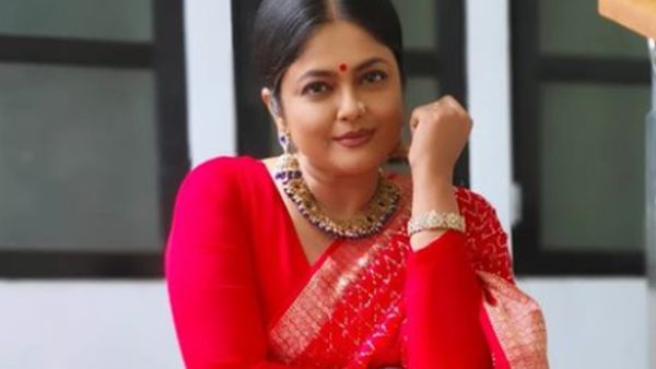 ട്രെയിനിന് മുന്നിൽ ചാടി മരിക്കാനാണ് ശ്രമിച്ചത്, ഒന്നിച്ച് മരിക്കാമെന്ന് പറഞ്ഞ് അമ്മയും കൂടെ വന്നു; മഞ്ജു പിള്ള