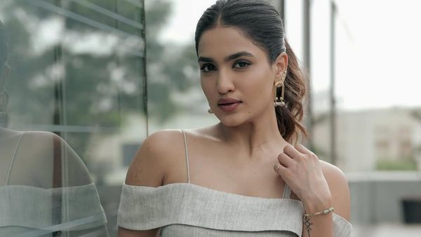 ഫാമിലി​ ഗ്രൂപ്പിൽ വരെ ചർച്ചയായി, ആ പയ്യനിൽ നിന്നും അകലം പാലിച്ചതിന് കാരണമുണ്ട്: സാനിയ അയ്യപ്പൻ
