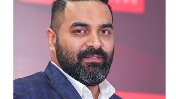 ഗോപി സുന്ദർ രണ്ടും കൽപ്പിച്ചാണ്, 'ഒരു പണി വരുന്നുണ്ട് അവറാച്ചാ' എന്ന് താരം! പുരുഷന് നീതിയുണ്ടാവുമോന്ന് ആരാധകർ