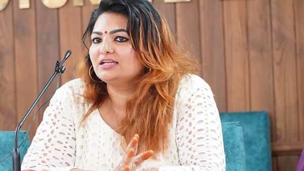വിഴുപ്പലക്കാതെ പ്രശ്‌നങ്ങൾ പരിഹരിക്കൂ! ഒരു ഭാഗത്തു മണിമാളികയും മറുഭാഗത്ത് കിടപ്പാടവും നഷ്ടപ്പെടുന്നു: സാന്ദ്ര