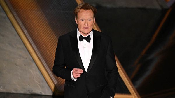 'ഇതേത് ഭാഷ? ഹിന്ദിയെ ഇങ്ങനെ കൊല്ലരുതേ'; ഓസ്‌കാര്‍ വേദിയില്‍ അവതാരകന്റെ ഹിന്ദി; ട്രോളി ഇന്ത്യക്കാർ