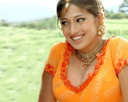 சொந்தக் குரலில் லஷ்மி ராய்