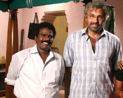 தங்கர் வீட்டு முன் அழுத பெரியவர்!