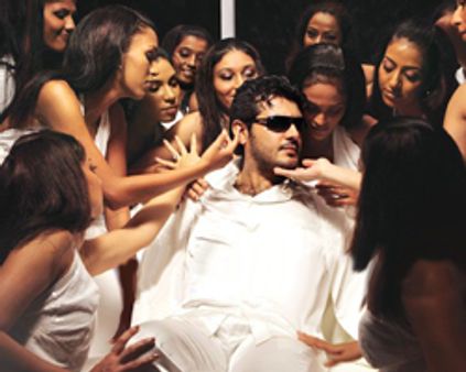 ~~ஒசி~~களின் நெருக்குதல் - பில்லா ~~பிரீமியர்~~ ரத்து!