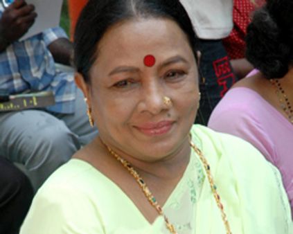 ~~அரவாணி~~ ஆகும் ஆச்சி!