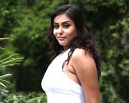 ~~ஜெகன்மோகினி~~யுடன் நமீதா டிஸ்கஷன்!