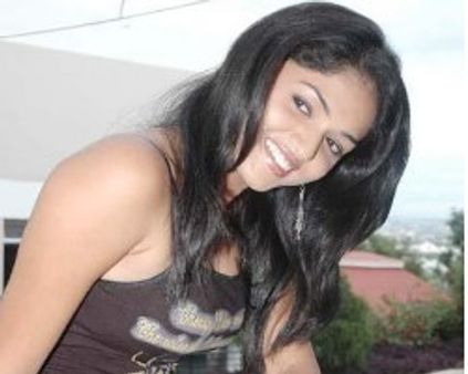 சுனைனா-நகுலனின் கிஸ்!