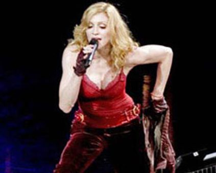 பாதியிலேயே ~~பேக்கப்~~ ஆன மடோனா!