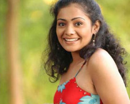 விவாகரத்து கோரி மீரா வாசுதேவன் வழக்கு