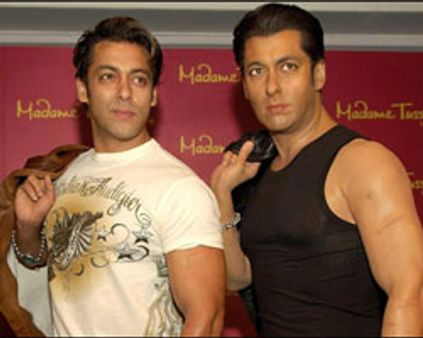 ~~மெழுகு~~ சல்மான் சிலை திறப்பு