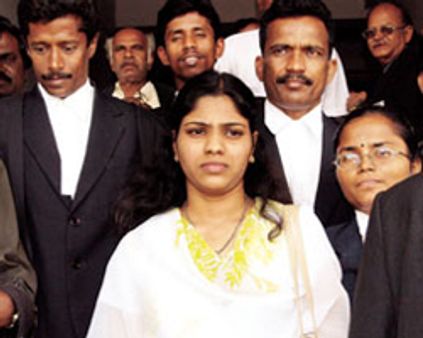 எஸ்கேப் ஆகி திரும்பிய நடிகை-பெற்றோர் மீது சரமாரி புகார்