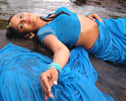 ~~வெடிகுண்டு~~ ஜோதிர்மயி