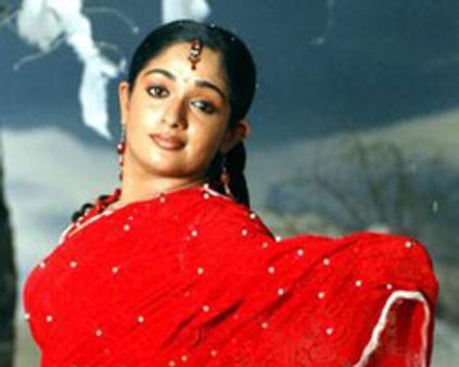 காவ்யா மிரண்டால் கிளாமர்!